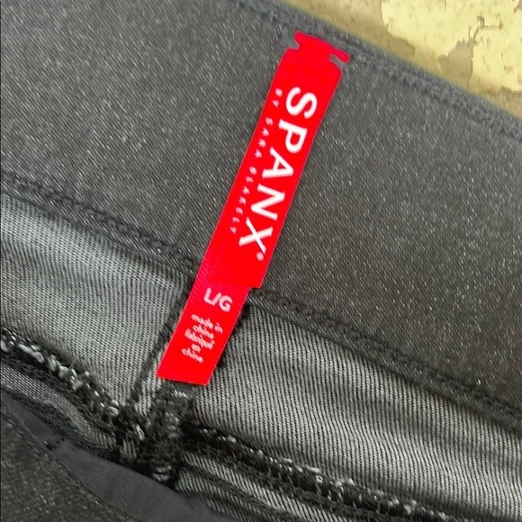 New SPANX Black Skinny Jeans Distressed Knee - Picture 2 of 16